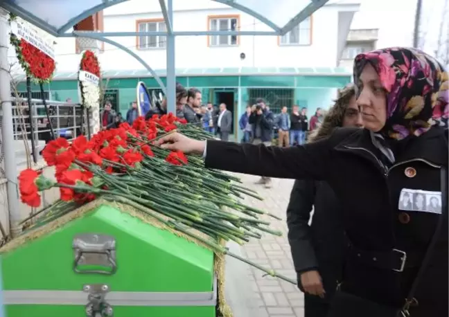 Kaza Kurbanı Kadınlara, Kadınlar Günü'nde Gözyaşlarıyla Uğurlama (3)