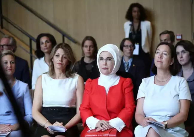 Emine Erdoğan, NATO Zirvesi'ne Katılan Lider Eşleri ile Bir Araya Geldi