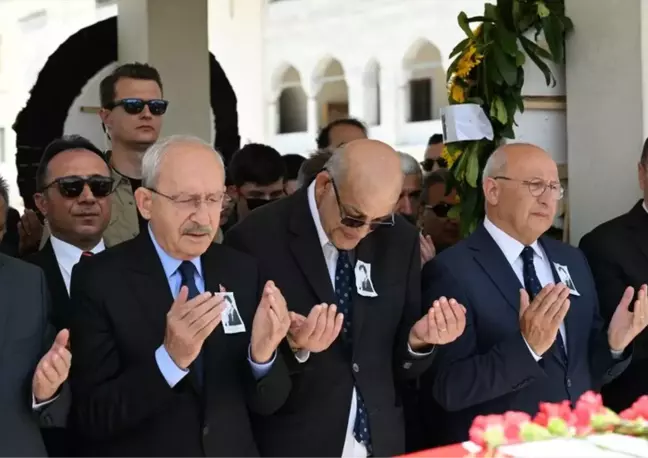 Seçimden sonra pek ortalarda görünmeyen Kılıçdaroğlu, cenazede görüntülendi