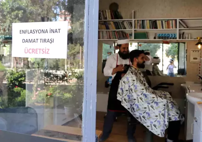 Adana'da Berber, Yeni Evlenecek Çiftlere Ücretsiz Damat Tıraşı Yapıyor