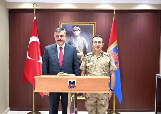 Erzurum İl Jandarma Komutanlığı'ndan İzmir İl Jandarma Komutanlığı'na görevlendirilen Tümgeneral Metin Düz'ün yerine atanan Jandarma Genel Komutanlığı Asayiş Daire Başkanı Tuğgeneral Engin Avcı göreve başladı