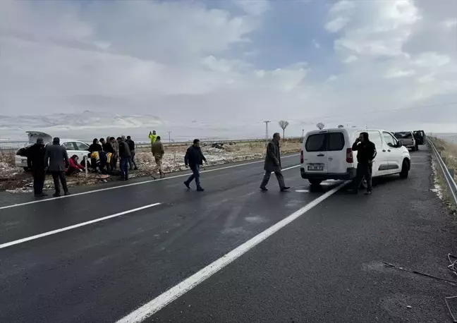 Ağrı'da 3 Farklı Trafik Kazasında 4 Kişi Yaralandı