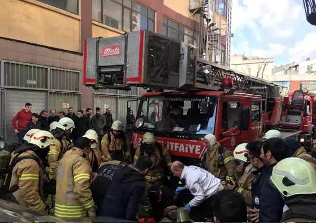 Bayrampaşa'da plastik ürünlerin olduğu depoda yangın