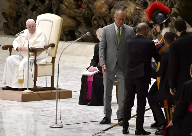 Papa Francis'i korumakla görevli İsviçreli muhafız bayıldı