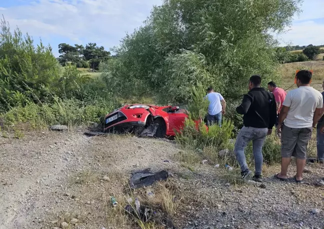 Çanakkale'de otomobil şarampole yuvarlandı: 3 yaralı