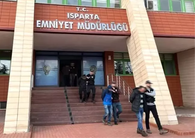 Isparta'da Narkotik Operasyonunda 6 Şüpheli Yakalandı, 3'ü Tutuklandı