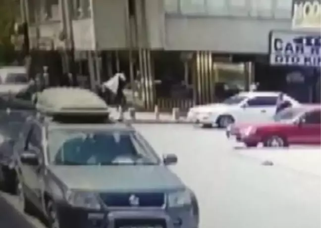 Konya'da Kurye Aracından Para Çalan Soyguncu Kamerada