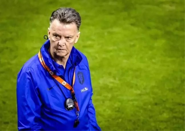 Luis van Gaal kalçasını kırdı, Hollanda-Norveç maçında sahada olması için çözüm aranıyor