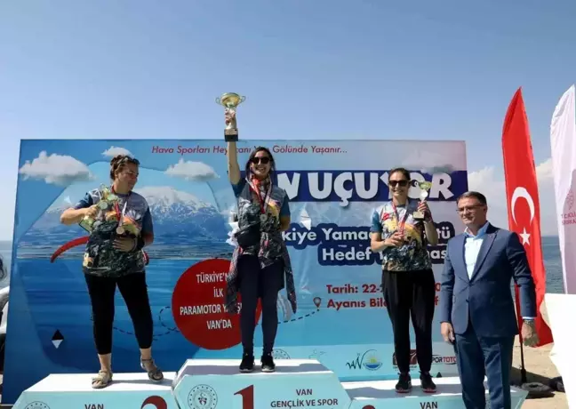 Van Gölü'nde Hava Sporları Heyecanı