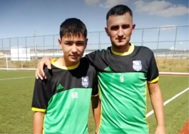 Baba Oğul Aynı Takımda Futbol Oynuyor