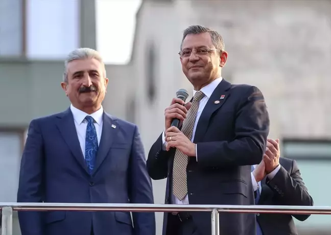 CHP Genel Başkanı Özgür Özel, Bursa'da adaylarını tanıttı