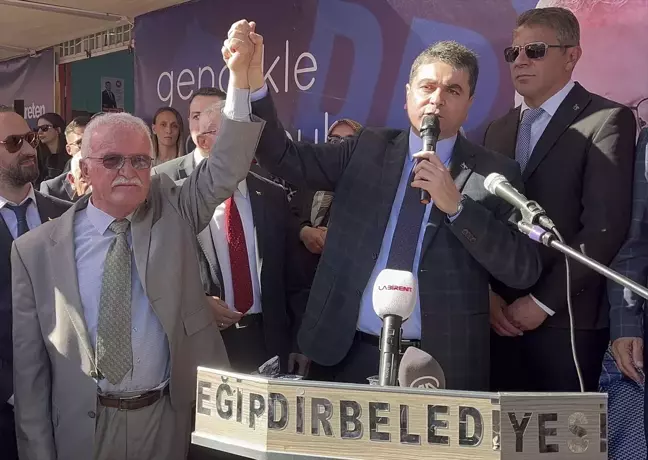 Demokrat Parti Genel Başkanı Gültekin Uysal, yerel seçimler için çalışıyor