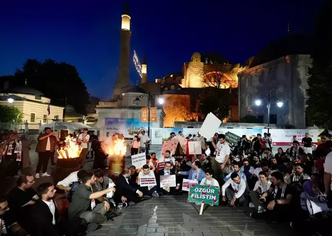 AK Parti İstanbul Gençlik Kolları İsrail'in saldırılarına tepki gösterdi