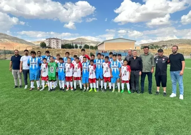 Akkışla'da 11-13 Yaş Futbol Kursu Dostluk Maçı