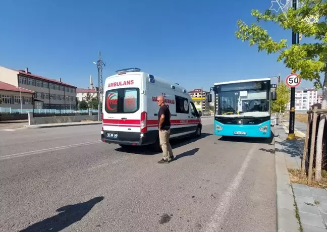 Sivas'ta Özel Halk Otobüsü Şoförü Kalp Krizi Geçiren Yolcuyu Aile Sağlığı Merkezine Ulaştırdı