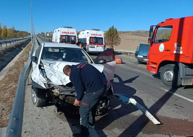 Çorum'da Zincirleme Trafik Kazası: 3 Yaralı