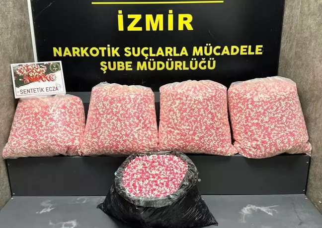 İzmir'de Uyuşturucu Operasyonu: 160 Bin 940 Hap Ele Geçirildi