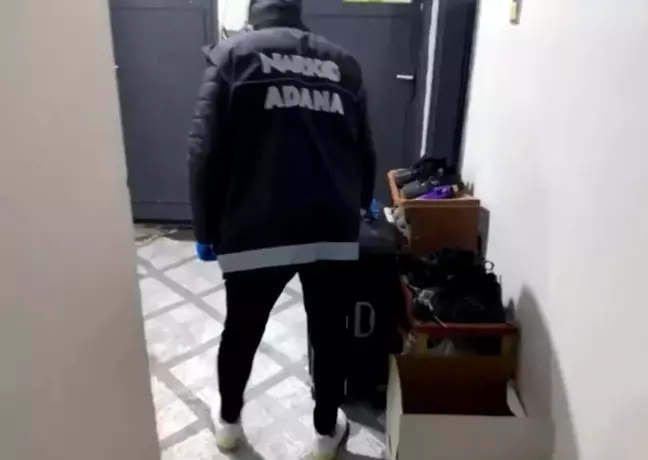 Adana'da Uyuşturucu Satıcısı Operasyonda Yakalandı