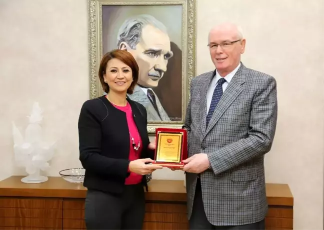 TEV'den Kazım Kurt'a teşekkür plaketi
