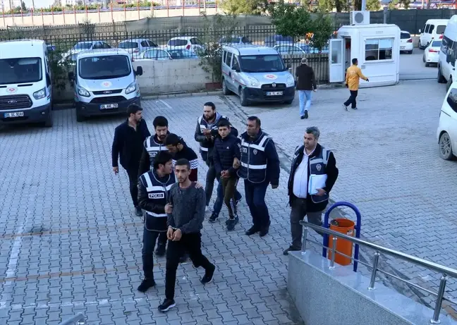 Komşunun otomobilini çalıp hırsızlık yaptığı iddia edilen 4 şüpheli gözaltına alındı