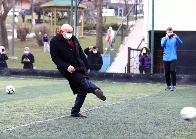 Başkan Altınok'tan minik futbolculara penaltı dersi