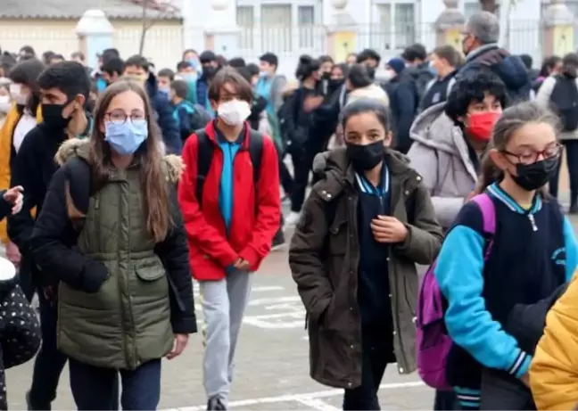 'ÇOCUKLARDA GRİBAL ENFEKSİYON ARTTI, OKULLARDA MUTLAKA MASKE TAKILMALI'