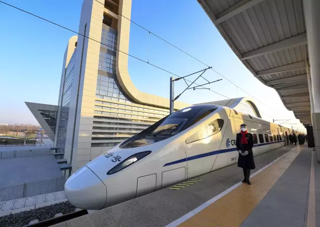 Çin'de Zhongwei-Lanzhou Hızlı Treni Faaliyete Geçti