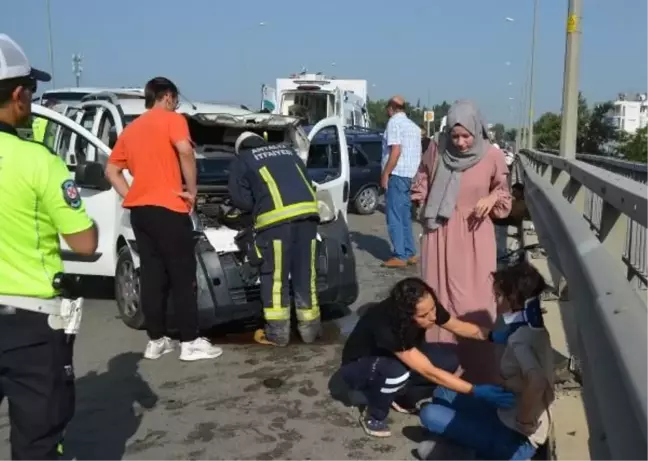 Serik'te Otomobil ile Hafif Ticari Araç Çarpıştı: 1 Ölü, 4 Yaralı