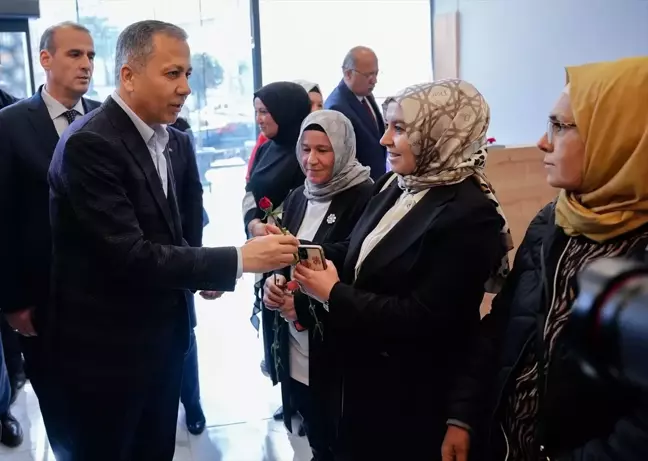 İçişleri Bakanı Ali Yerlikaya, AK Parti Altındağ Seçim Koordinasyon Merkezine ziyarette bulundu