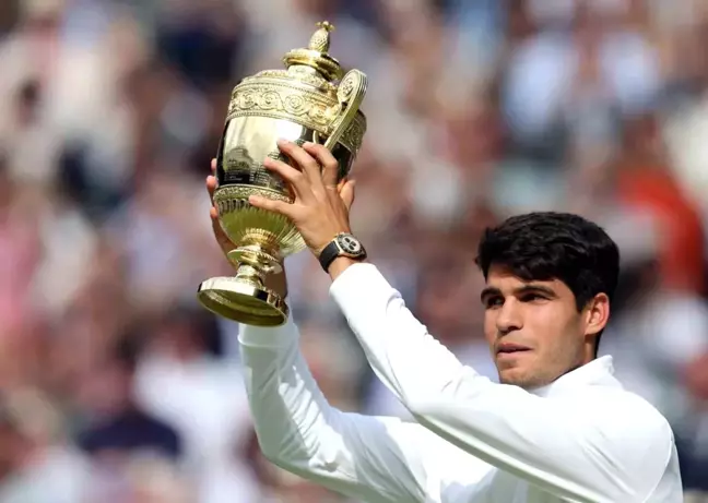 Carlos Alcaraz, Wimbledon'da Novak Djokovic'i mağlup ederek şampiyon oldu