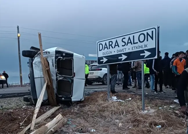 Kızıltepe'de Öğrenci Servisi ile Cip Çarpıştı: 11 Yaralı