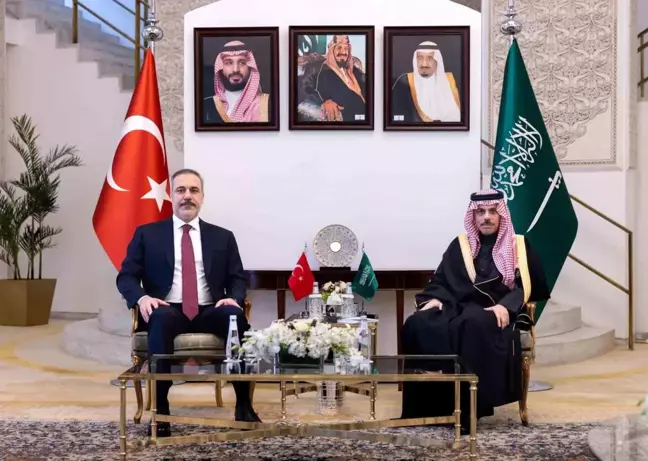 Dışişleri Bakanı Hakan Fidan Suudi Arabistan'da Görüşmelerde Bulundu