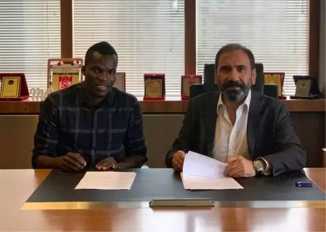 Demir Grup Sivasspor, Isaac Cofie ile anlaştı