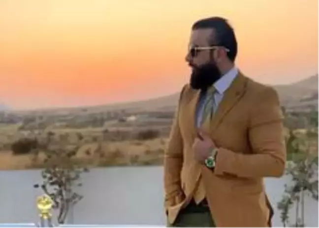 Manken Hikmat Kucher yetim çocuklara bayramlık elbise hediye etti