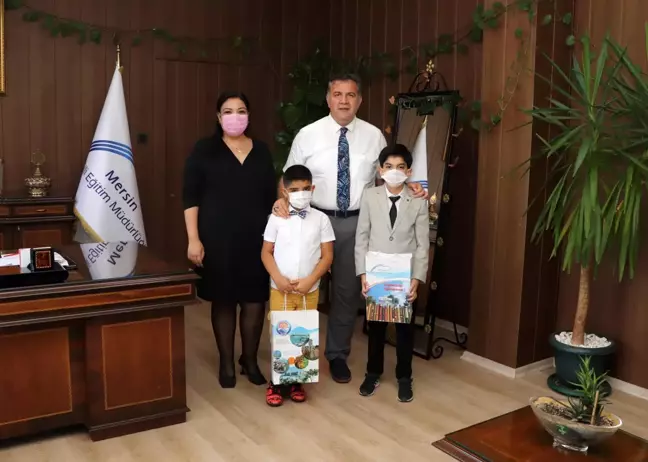 Singapur'daki matematik olimpiyatlarında birincilik kazanan Mersinli 2 öğrenci ödüllendirildi