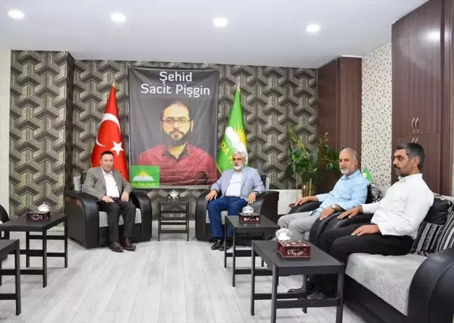 Bağlar Belediye Başkanı Hüseyin Beyoğlu HÜDA PAR Diyarbakır İl Binasını Ziyaret Etti