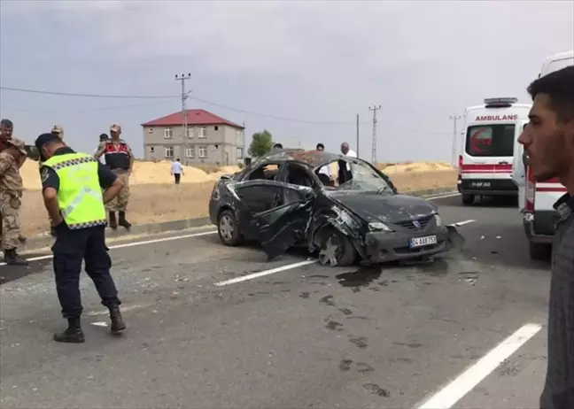 Ağrı'da Traktör ile Otomobil Çarpışması: 4 Yaralı