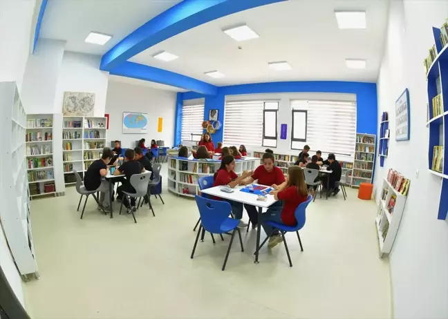 Gömeç'te özel sektör desteğiyle okula kazandırılan kütüphane açıldı