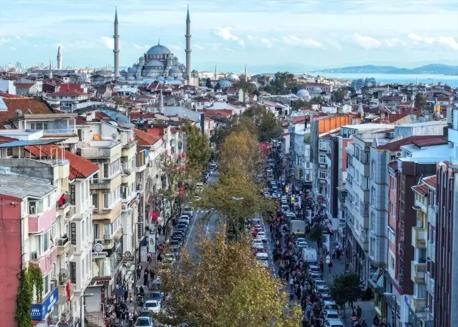 İstanbul'da İsrail'in Gazze saldırılarını protesto etmek için insan zinciri oluşturuldu