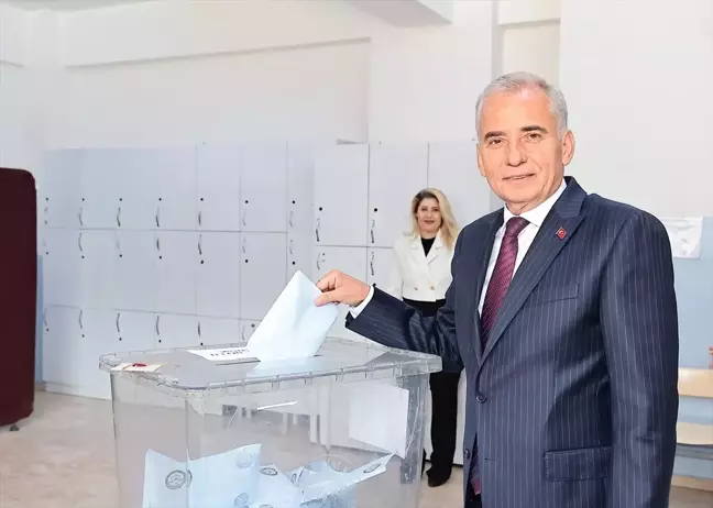 Denizli Büyükşehir Belediye Başkanı Osman Zolan oyunu kullandı