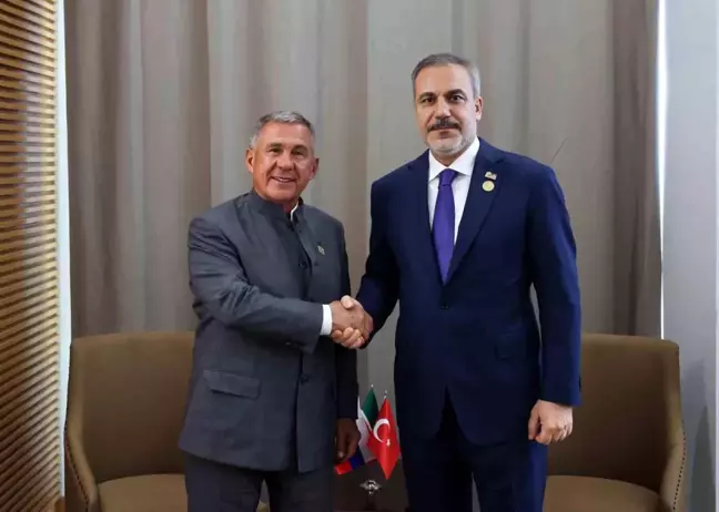 Dışişleri Bakanı Hakan Fidan, Gambiya'da Tataristan Cumhurbaşkanı ile görüştü