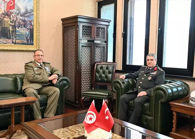 Genelkurmay Başkanı Orgeneral Metin Gürak, Tunus Kara Kuvvetleri Komutanı Korgeneral Mohamed Ghoul'u kabul etti