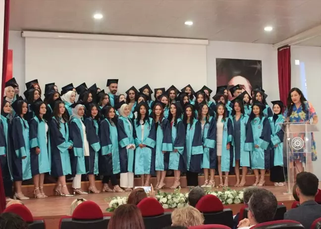 Ege Üniversitesi Öğrencileri Mezuniyet Töreniyle Diplomalarını Aldı