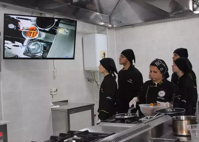 Ödemiş Zübeyde Hanım Mesleki ve Teknik Anadolu Lisesi öğrencileri yapay zeka ile gastronomi kültürünü keşfediyor