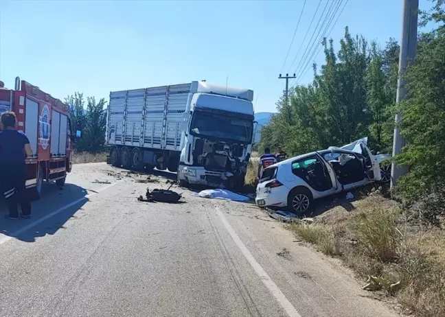 Antalya'da tır ile otomobil çarpıştı: 1 ölü, 3 yaralı