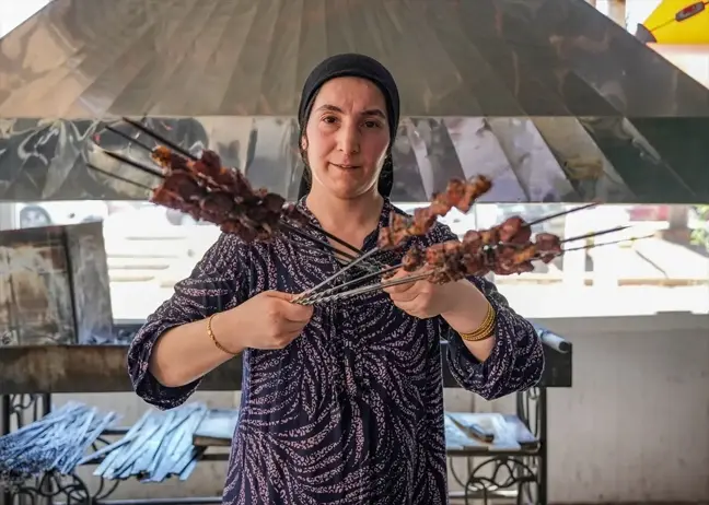 Elazığ'da 22 Yıldır Restoran İşleten Perihan Kurt, Müşterilerine Lezzet Sunuyor