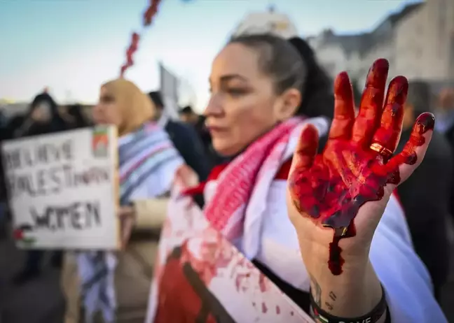 Berlin'de İsrail'in Saldırılarına Protesto