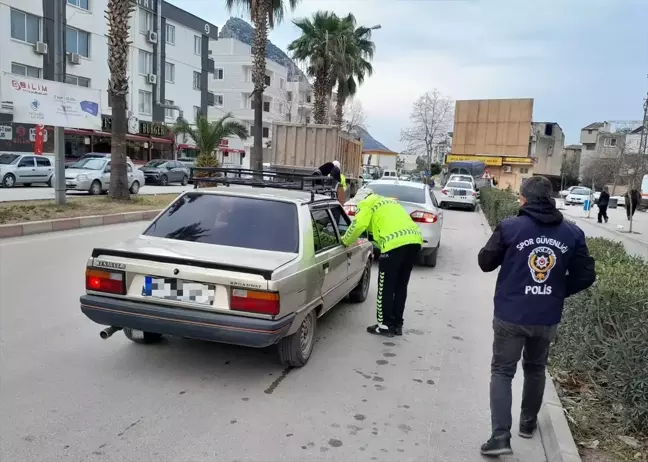 Adana'nın Kozan İlçesinde Huzur Uygulaması: 5 Şüpheli Yakalandı