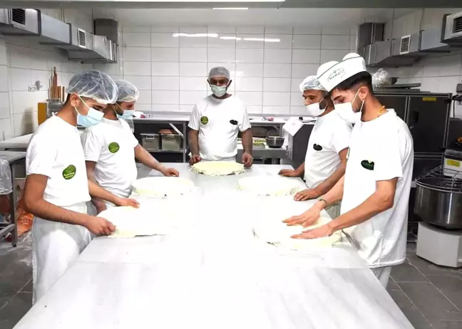 Gaziantep Baklavacıları Ramazan Bayramı İçin Yoğun Mesaiye Başladı