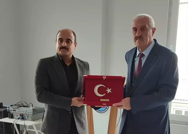 Resul Acar, Emekli Olduğu İçin Mesai Arkadaşlarına Veda Etti